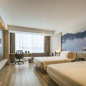 Elegant Twin Room